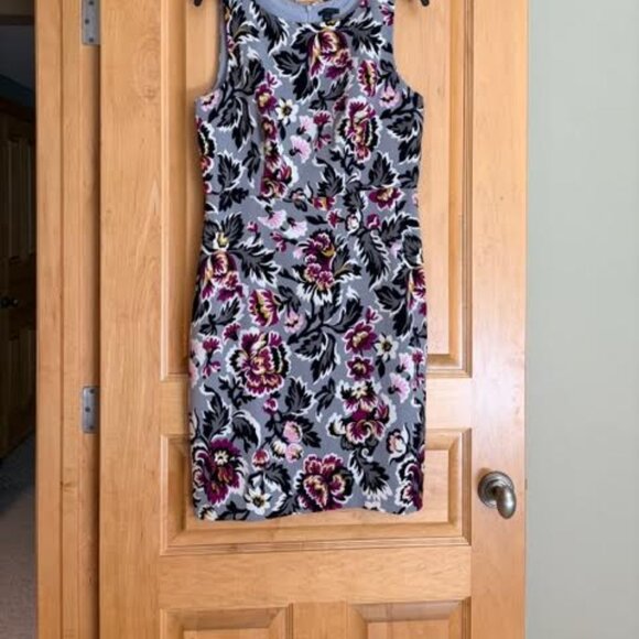 Ann Taylor Factory Grey Black and Magenta Print Floral Dress Size 10 - Picture 1 of 4